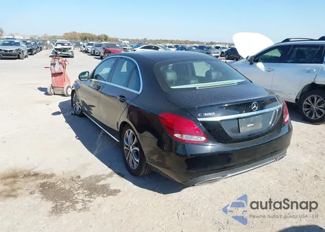 2016 Mercedes-Benz C 300 из США, поврежденный, VIN 55SWF4JB0GU121234